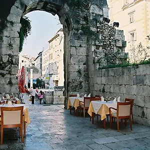 3* Hotel Peristil